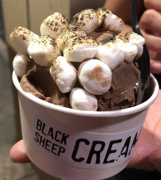 焼きマシュマロがおいしいハワイでおすすめのアイスクリーム屋さん Black Sheep Cream